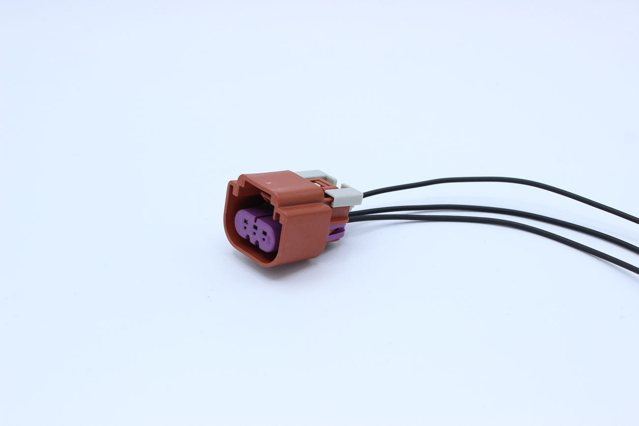 Delphi Female GT150 Brown Code 4 - 3 Terminal in Style: Flying Lead. Delphi GT150 in Brown. These connectors are typically found in OEM applications and are available as a connector only or as a flying lead. An extra terminal is included with every connec