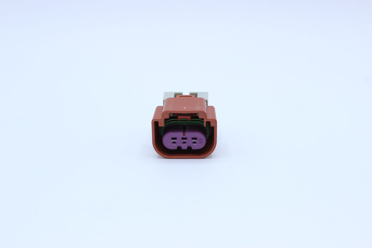 Delphi Female GT150 Brown Code 4 - 3 Terminal in Style: Flying Lead. Delphi GT150 in Brown. These connectors are typically found in OEM applications and are available as a connector only or as a flying lead. An extra terminal is included with every connec
