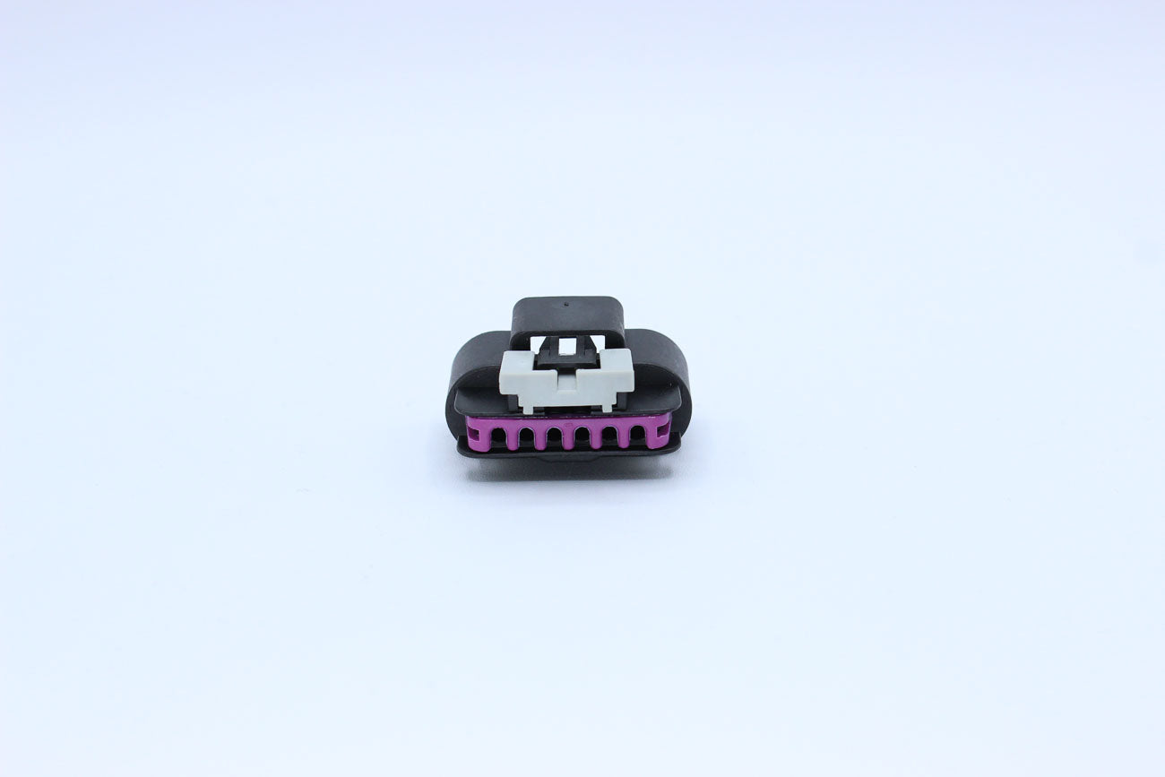 Delphi Female GT150 Black - 6 Terminal in Style: Flying Lead. Delphi GT150 in Black. These connectors are typically found in OEM applications and are available as a connector only or as a flying lead. An extra terminal is included with every connector, be