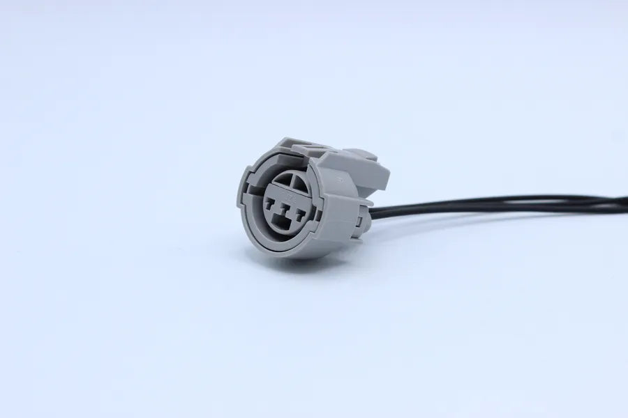 Sumitomo Female HW Gray - 3 Terminal in Style: Connector Only. Sumitomo HW in Gray. These connectors are typically found in OEM applications and are available as a connector only or as a flying lead. An extra terminal is included with every connector, bec