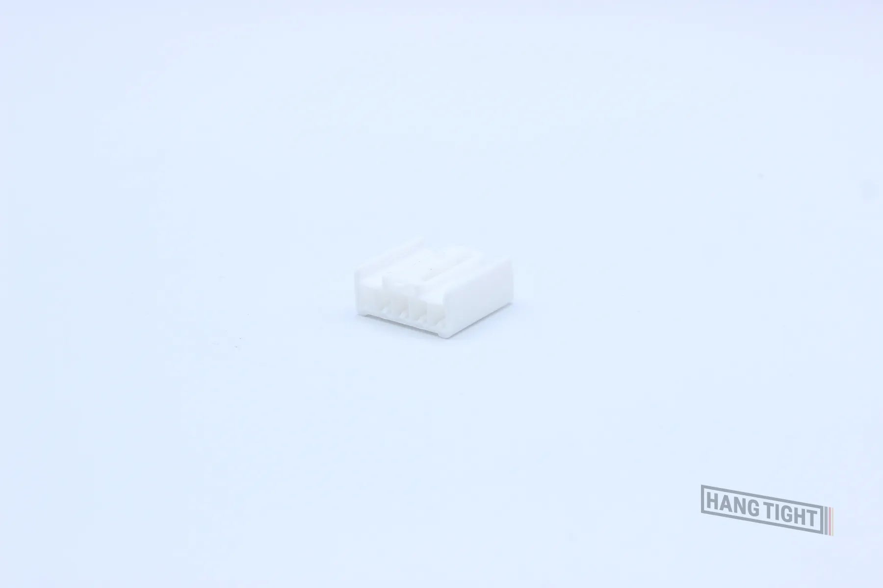 Yazaki Female 040 III White - 5 Terminal in Style: Connector Only. Yazaki 040 III in White. These connectors are typically found in OEM applications and are available as a connector only or as a flying lead. An extra terminal is included with every connec