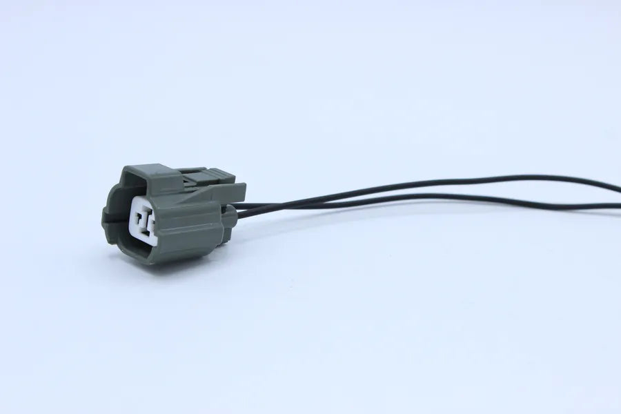Sumitomo Female HW Gray - 4 Terminal in Style: Flying Lead. Sumitomo HW in Gray. These connectors are typically found in OEM applications and are available as a connector only or as a flying lead. An extra terminal is included with every connector, becaus