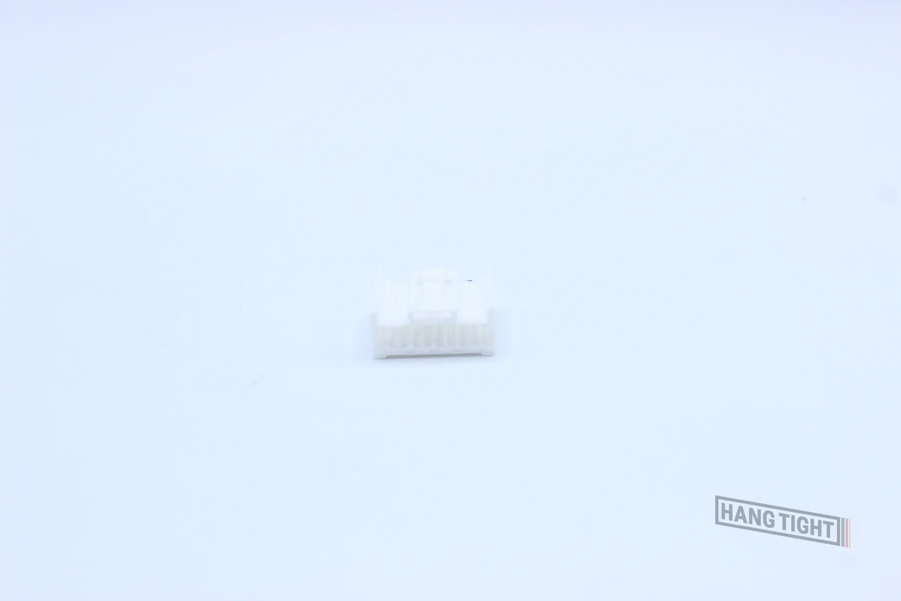 Yazaki Female 040 III White - 5 Terminal in Style: Connector Only. Yazaki 040 III in White. These connectors are typically found in OEM applications and are available as a connector only or as a flying lead. An extra terminal is included with every connec