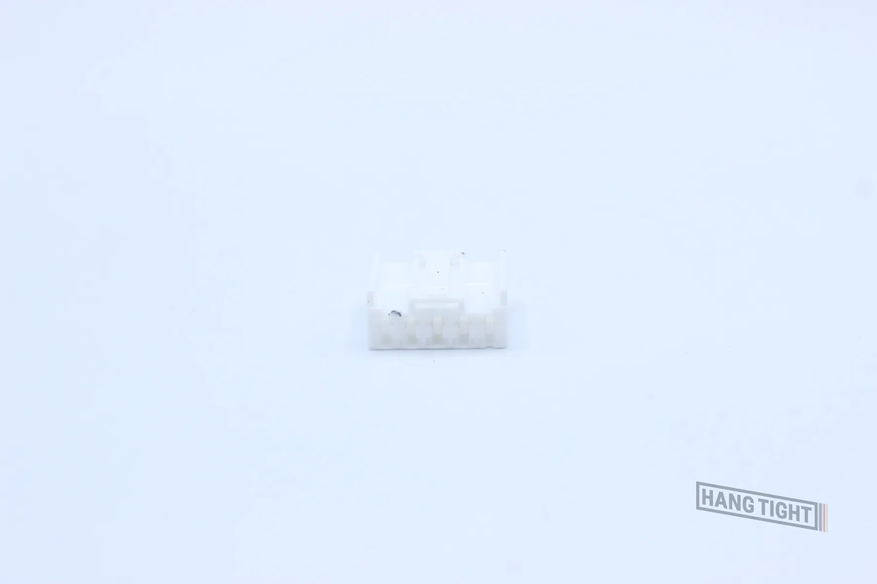 Yazaki Female 040 III White - 5 Terminal in Style: Connector Only. Yazaki 040 III in White. These connectors are typically found in OEM applications and are available as a connector only or as a flying lead. An extra terminal is included with every connec