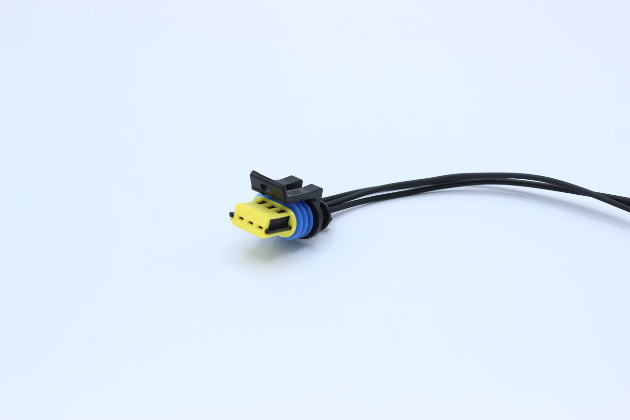 Delphi Female GT150 Yellow - 3 Terminal in Style: Flying Lead. Delphi GT150 in Yellow. These connectors are typically found in OEM applications and are available as a connector only or as a flying lead. An extra terminal is included with every connector,