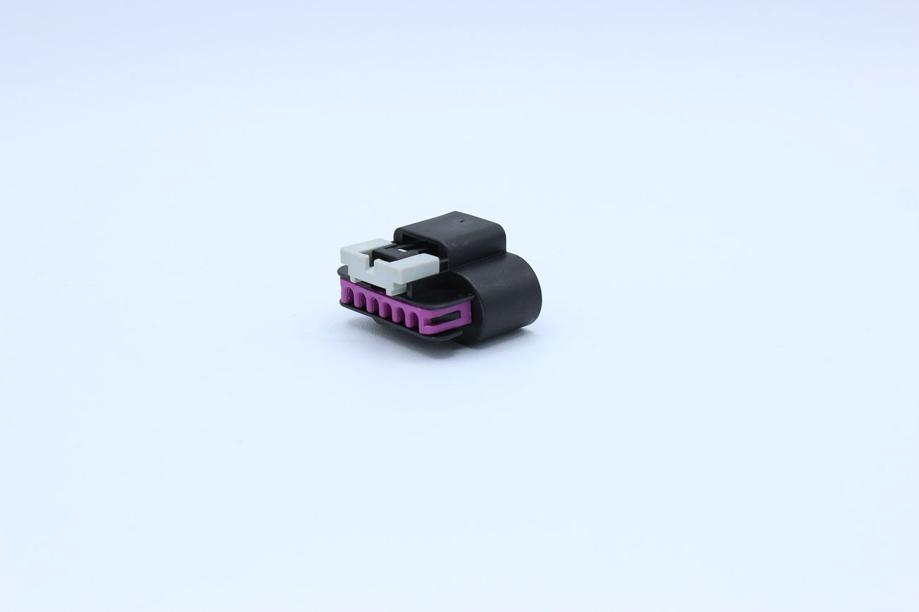 Delphi Female GT150 Black - 6 Terminal in Style: Flying Lead. Delphi GT150 in Black. These connectors are typically found in OEM applications and are available as a connector only or as a flying lead. An extra terminal is included with every connector, be